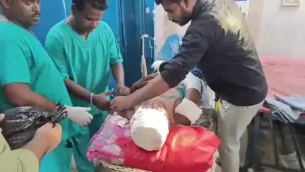 ক্যানিং ১: আমঝাড়া পোলের কাছে গাড়ির ধাক্কায় আহত টোটো চালক