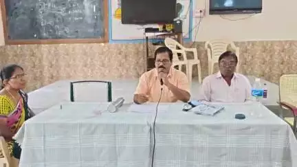 రాయదుర్గం: పట్టణంలోని MPDO కార్యాలయంలో గ్రామ పంచాయతీ కార్యదర్శులు, సచివాలయ సిబ్బందికి ఫిజియోథెరపీపై శిక్షణ