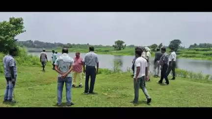 কৃষ্ণনগর ১: ঘূর্ণি জলঙ্গি নদীর তীরে প্রশাসনের পক্ষ থেকে সরকারি জমির বেআইনিভাবে দখল রুখতে লাগানো হবে সরকারি সাইনবোর্ড