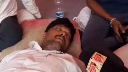 पंढरपूर: पुण्यातील साखर आयुक्त कार्यालयासमोरील 'विठ्ठल'च्या कामगारांनी दिला आत्मदहन करण्याचा इशारा