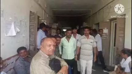 બાયડ: તાલુકામાં પંચાયત ચુંટણીઓમાં ફોર્મ ચકાસણી સમયે તાલુકા પંચાયત ખાતે ઉમેદવારોનો ટેકેદારો સાથે જમાવડો