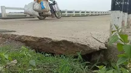 କୋଟପାଡ: କୁନ୍ଦୁରା ପଞ୍ଚାୟତ ବାରବନ୍ଧା ନିକଟରେ ବିପଦ ସଂକୁଳ ଅବସ୍ଥାରେ ବ୍ରିଜ, ଅଭିଯୋଗ ଆଣିଲେ ଗାଁ ଲୋକେ #jansamasya