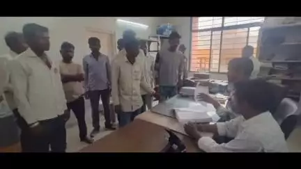 ઝાલોદ: કાળી મહુડી ગ્રામ પંચાયત માટે ચાલી રહેલ વિવાદ વચ્ચે ઉમેદવાર દ્વારા સ્પષ્ટતા કરાઈ