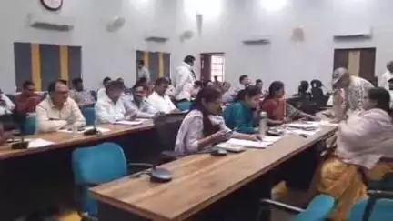 खंडवा नगर: कलेक्टर कार्यालय में आयोजित जनसुनवाई में 78 आवेदन हुए प्राप्त, 54 शिकायतों का किया गया निराकरण