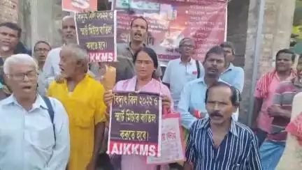 মথুরাপুর ২: বিদুতের মাসুল 40% কমানো সহ একাধিক দাবিতে রায়দিঘি বিদ্যুৎ গ্রাহক কেন্দ্রে বিক্ষোভ ও ডেপুটেশন প্রদান  AIKKMS-র