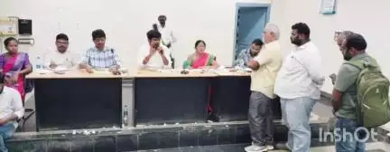 భద్రాచలం: భద్రాచలం ITDS కార్యాలయంలో గిరిజన హాస్టల్‌కు సరుకుల టెండర్ ప్రక్రియ నిర్వహణ