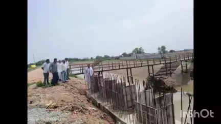 ಮಸ್ಕಿ: ಹಾಲಾಪುರ ಮತ್ತು ಇರಕಲ್ ಗ್ರಾಮಕ್ಕೆ ತೆರಳುವ ಬ್ರಿಡ್ಜ್ ಕಾಮಗಾರಿ ಪರಿಶೀಲಿಸಿದ ಶಾಸಕ ಆರ್. ಬಸನಗೌಡ