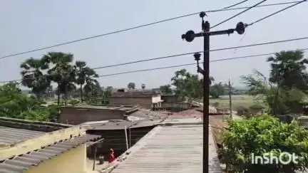 बंजरिया: सेमरा पंचायत के वृतिया वार्ड-16 में आवासीय घरों के ऊपर से गुजर रहा हाई वोल्टेज तार, लोगों को हो रही परेशानी #jansamasya