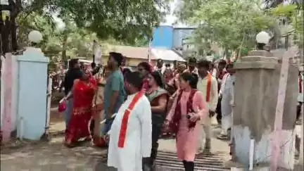 दमोह: थाना प्रभारी द्वारा पत्रकार पर झूठा मुकदमा दर्ज कराने की धमकी देने के विरोध में SP ऑफिस में दिया गया ज्ञापन