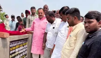 सगड़ी: भरौली में अजमतगढ़ ब्लॉक प्रमुख प्रतिनिधि ने पुल का किया लोकार्पण, ग्रामीणों ने की प्रशंसा