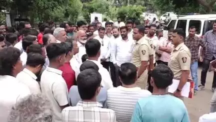 हातकणंगले: ख्रिस्ती समाजाच्या वतीने शिवजी व्यास यांच्यासह आठ ते नऊ जणांवर गुन्हा दाखल केल्याने इचलकरंजीत तणाव
