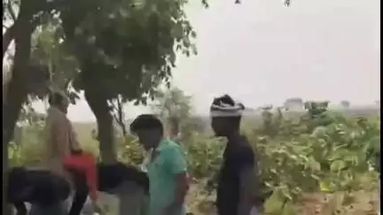बबेरू: भांटी गांव में अज्ञात कारणों से वृद्ध ने फांसी लगाकर आत्महत्या की, पुलिस ने शव का करवाया पोस्टमार्टम