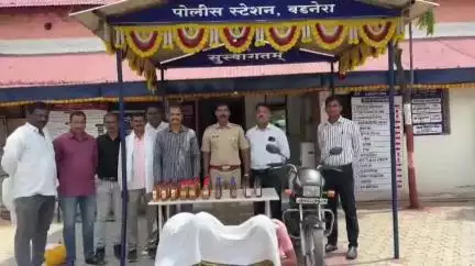 अमरावती: बडनेरा पोलिसांनी अवैध दारूचा साठा बाळघाणा-या दोघांनवर बडनेरा पोलीस स्टेशन ह‌द्दीतून केली कारवाई