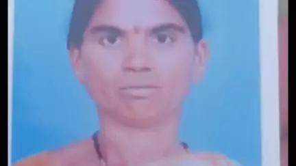 రాయదుర్గం: రోడ్డు ప్రమాదంలో తీవ్రంగా గాయపడిన ఉద్దేహాల్ గ్రామానికి చెందిన మహిళ ఆసుపత్రిలో చికిత్స పొందుతూ మృతి
