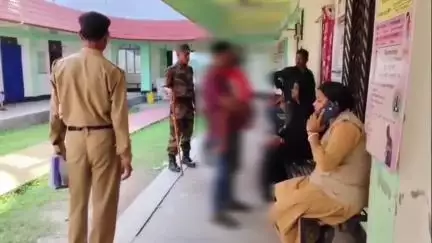 কৈলাশহর: কৈলাসহর ইরানি থানার পুলিশ এক শিশু সহ মোট তিনজন বাংলাদেশের নাগরিককে আটক করে
