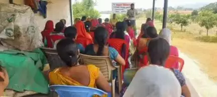 सूरजपुर: स्वयं सहायता समूह की महिलाओं को शासकीय उद्यान नर्सरी दवनसरा में पौधों की ग्राफ्टिंग से संबंधित प्रशिक्षण दिया गया
