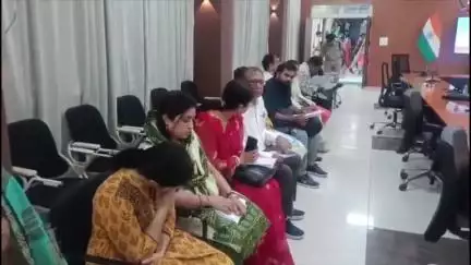 बिचौली हप्सी: पुलिस कंट्रोल रूम में हुई जनसुनवाई, कई लोग शिकायत लेकर पहुंचे