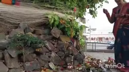 अकोट: शहर व तालुक्यात ठीक ठिकाणी महिलांनी वटपौर्णिमा व्रत साजरे केले