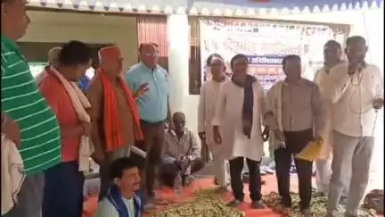 साहेबपुर कमाल: प्रखंड परिसर के मुख्य द्वार के पास डॉ. अंबेडकर बहुजन उत्थान समिति का एकदिवसीय विशाल प्रदर्शन