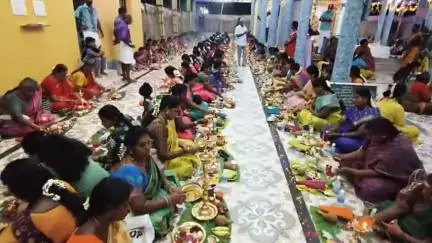 காரைக்குடி: சிறுகூடல்பட்டியில் மலையரசி அம்மன் கோவிலில் 208 திருவிளக்கு பூஜை