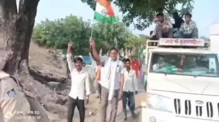 माडा: पहलगाम में हुए आतंकी हमले के विरोध में विश्व हिंदू परिषद ने माडा में निकाली तिरंगा रैली