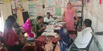 सीहोर: ग्राम स्वास्थ्य व पोषण दिवस पर स्वास्थ्य विभाग ने जिले के कई गांवों में टीकाकरण शिविर का किया आयोजन, बच्चों को लगाए टीके