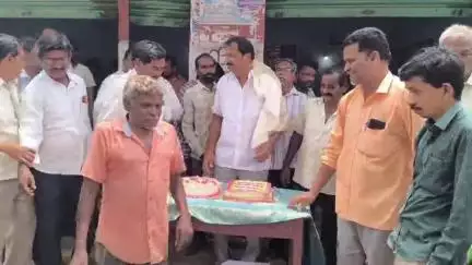 వైరా: టీపీసీసీ ప్రధాన కార్యదర్శిగా కట్ల రంగారావు నియామకంతో వైరా కాంగ్రెస్ కార్యాలయం వద్ద కాంగ్రెస్ నేతల సంబరాలు