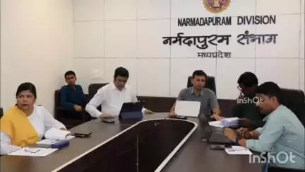 नर्मदापुरम कमिश्नर कार्यालय में कमिश्नर ने वीडियो कांफ्रेंस में सभी कलेक्टरों को दिए निर्देश