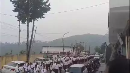 टिहरी: RSS ने नई टिहरी के विद्या मंदिर से हनुमान चौक तक निकाली भव्य पथ संचालन, भाजपा कार्यकर्ताओं ने किया फूलों से स्वागत