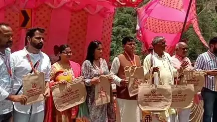 जोशीमठ: गोविन्दघाट में नमामि नर्मदा संघ ने बदरीनाथ धाम व हेमकुंड यात्रा पर आने वाले श्रद्धालुओं को स्वच्छता का संदेश दिया