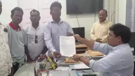 ବାରିପଦା ମ୍ୟୁନିସିପାଲଟି: ମାଝୀ ପାର୍ଗାନା ମହଲ ସଂଗଠନକୁ (ବ୍ୟାନ୍) କରାଯାଉ ଦାବିକରି ସେଙ୍ଗେଲ ଅଭିଯାନ ପକ୍ଷରୁ ଅତିରିକ୍ତ ଜିଲ୍ଲାପାଳଙ୍କୁ ଦାବିପତ୍ର ପ୍ରଦାନ
