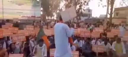 पांकी: दलित महिला से मारपीट के आरोपी पारा शिक्षक की गिरफ्तारी की मांग तेज, विधायक डॉ. कुशवाहा शशिभूषण मेहता ने पांकी थाना घेरा
