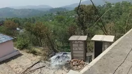 घुमारवीं: गांव पुखरू में मंगलवार को अचानक आग लगने की घटना, आग स्वराज सिंह सपुत्र श्रवण कुमार के घर के नीचे लगी