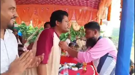 নওদা: নওদা ব্লকের গোঘাটায় যুব সংঘ ক্লাবের আয়োজনে ক্রিকেট টুর্নামেন্টে এর শুভ উদ্বোধন করেন প্রধান অতিথি সফিউজ্জামান সেখ