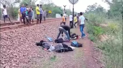बालोद: ट्रेन हादसे में जिंदा बचे मजदूर की दर्दनाक आपबीती: पटरी पर आ गई थी नींद, देखते ही देखते दो साथी कट गए, दो दूर जा गिरे