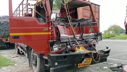 কুমারগ্রাম: তেলিপাড়া টোলপ্লাজায় দু'টি ট্রাকের সংঘর্ষে জখম হলেন ২ জন