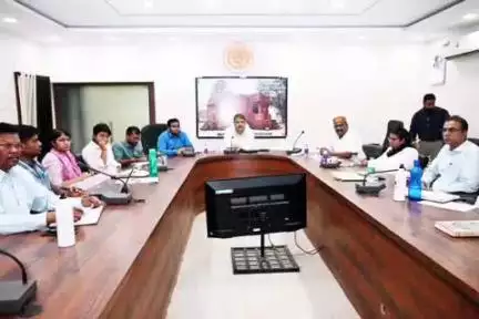 कवर्धा: कवर्धा जिले के 275 ग्रामों में जागरूकता और संतृप्ति शिविरों का आयोजन करने के लिए कलेक्टर ने दिए निर्देश