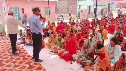 बड़हरिया: लकड़ी दरगाह पंचायत में जीविका संवाद कार्यक्रम, कृषि विभाग की योजनाओं की दी गई जानकारी