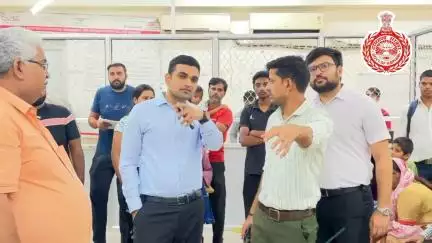 #Watch | डीसी श्री विक्रम सिंह ने आज आधार कार्ड और परिवार पहचान पत्र  केंद्र का औचक निरीक्षण किया।

#Faridabad #Haryana #SwachhFaridabad