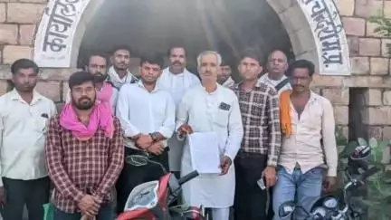 चंदेरी: किसानों की समस्याओं को लेकर भारतीय किसान संघ ने की बैठक, मुख्यमंत्री के नाम चंदेरी एसडीएम को सौंपा ज्ञापन