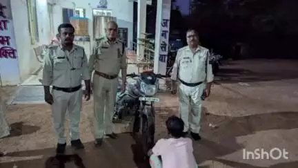 पीर बाबा इलाके से चोरी हुई मोटरसाइकिल के साथ आरोपी चोर गिरफ्तार, झिझरी पुलिस चौकी ने की कार्रवाई