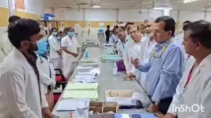 टांडा: सद्दरपुर राजकीय मेडिकल कॉलेज में प्रमुख सचिव ने किया निरीक्षण, कहा- मरीजों को प्राइवेट अस्पताल रेफर करने होगी कार्रवाई