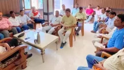 चकिया पिपरा: विकसित भारत संकल्प सभा की तैयारी को लेकर विधायक श्यामबाबू प्रसाद यादव ने चकिया में भाजपा पदाधिकारियों के साथ बैठक की