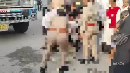 नजीबाबाद: दरियापुर ब्लड बैंक के सामने डंपर की चपेट में आने से एक बच्ची की हुई दर्दनाक मौत