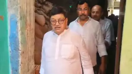 सिमरी बख्तियारपुर: सिमरी बख्तियारपुर में ड्राइवर रीतिक की मौत पर पूर्व विधायक ने माँ को न्याय का भरोसा दिलाया