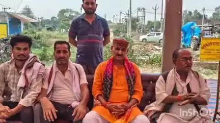 तुलसीपुर: विधायक कैलाश नाथ शुक्ला ने ज्येष्ठ माह के आखिरी मंगलवार को क्षेत्र में आयोजित भंडारे में किया प्रतिभाग