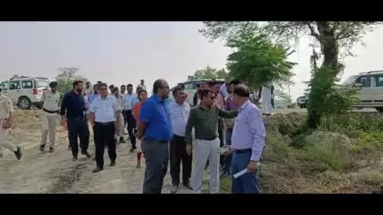 पचरुखी: जसौली खर्ग गांव में प्रधानमंत्री के संभावित कार्यक्रम की तैयारी को लेकर डीएम ने 20 जून को किया निरीक्षण