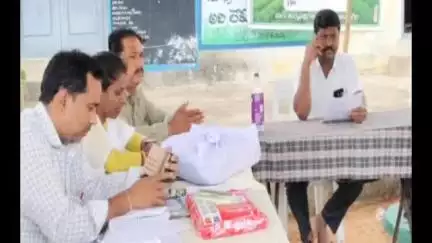 ఎం తుర్కపల్లి: మండల కేంద్రంలో రెవెన్యూ సదస్సు, భూ భారతితో  రైతుల భూ సమస్యలకు శాశ్వత పరిష్కారం లభిస్తుందన్న తహసిల్దార్ దేశ్యా నాయక్