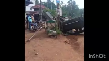 പട്ടാമ്പി: വാവന്നൂർ സെന്ററിൽ കാർ നിയന്ത്രണം വിട്ട് തലകീഴായി മറിഞ്ഞു, യാത്രക്കാർക്ക് പരിക്ക്