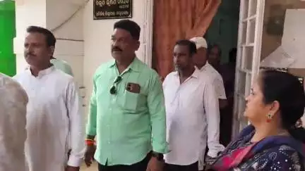 ବାରିପଦା ମ୍ୟୁନିସିପାଲଟି: ଜିଲ୍ଲା ଗ୍ରାମ୍ୟ ଉନ୍ନୟନ ସଂସ୍ଥାରେ ମହାଦୁର୍ନୀତି ନେଇ ଅତିରିକ୍ତ ଜିଲ୍ଲାପାଳଙ୍କୁ କଂଗ୍ରେସର ଦାବିପତ୍ର ପ୍ରଦାନ #jansamasya